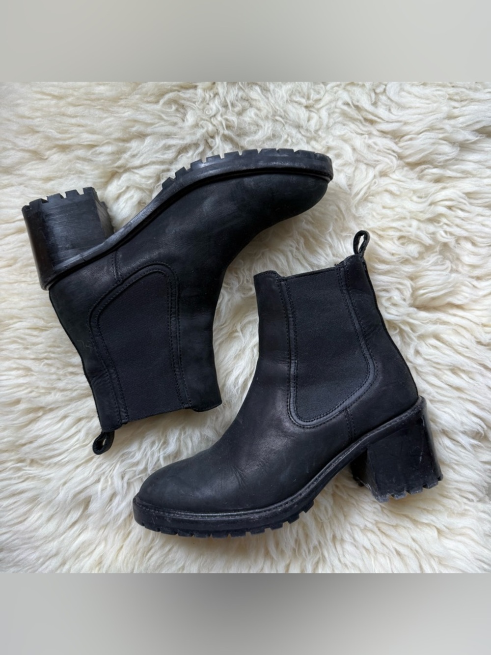 Thursdays Everyday Women’s Black Chelsea Lug Sole Ankle Boots Size 6.5